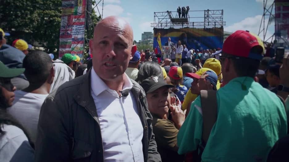 CNN تتحدث إلى عائلة خوان غوايدو مع تكشّف التاريخ بفنزويلا