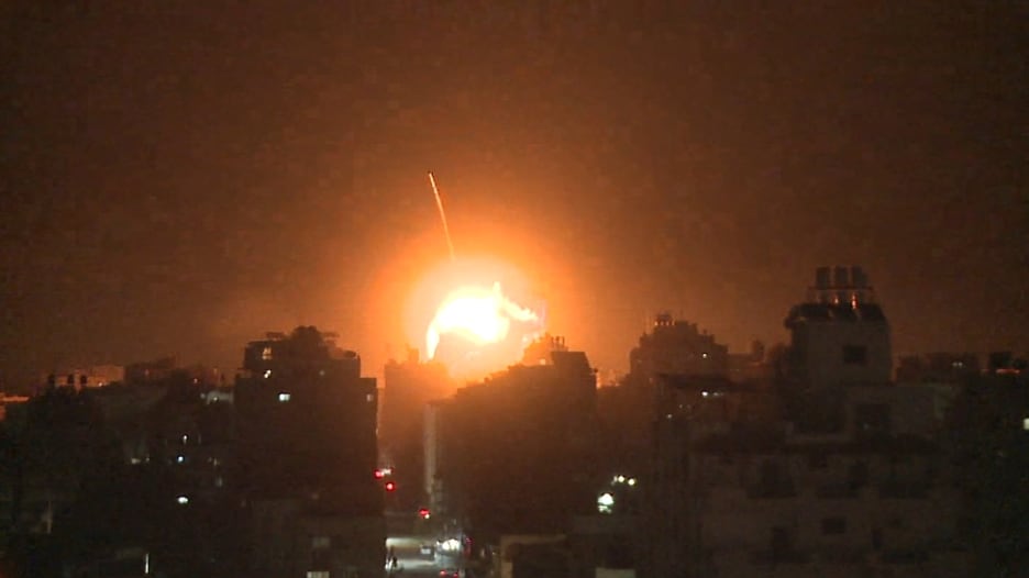 لحظة استهداف مكتب إسماعيل هنية في غزة