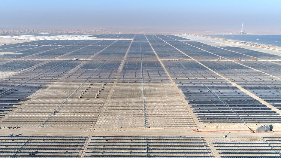حديقة شمسية بقيمة 13.6 مليار دولار في صحراء دبي.. فما مميزاتها؟