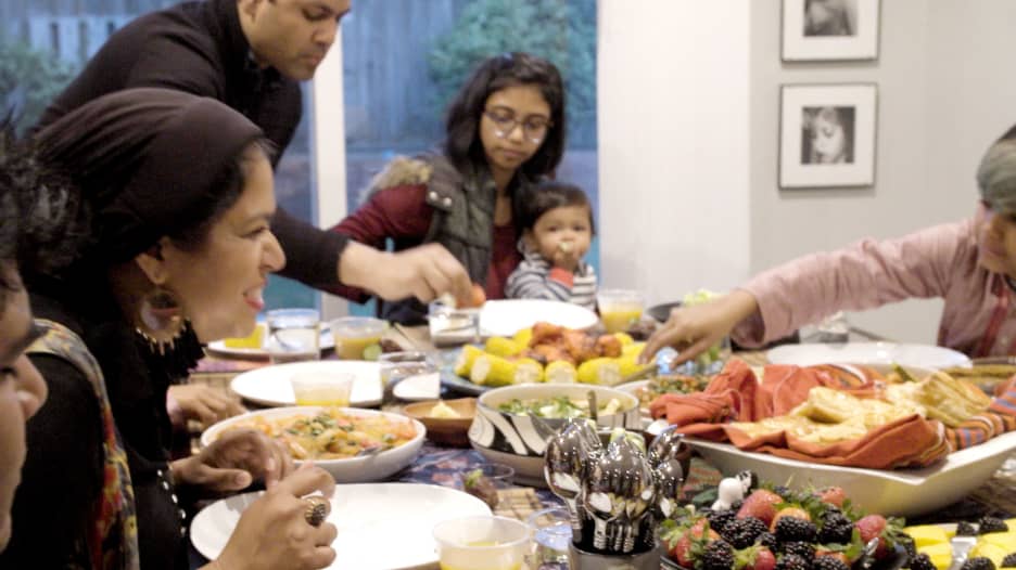 ما هي مكونات الإفطار البنغلادشي مع ربة منزل في كاليفورنيا؟