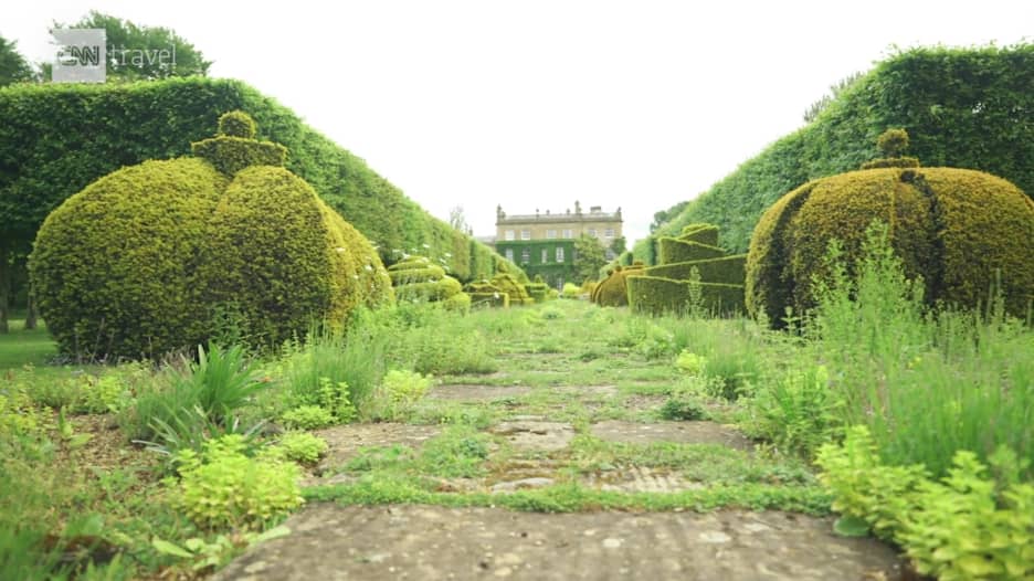 نظرة داخل الحدائق الخاصة "المذهلة" للأمير تشارلز في بريطانيا