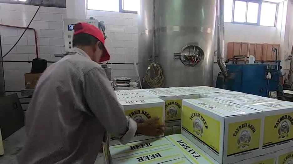 رغم قيود إسرائيل.. مصنع "الطيبة" للجعة قصة نجاح فلسطينية