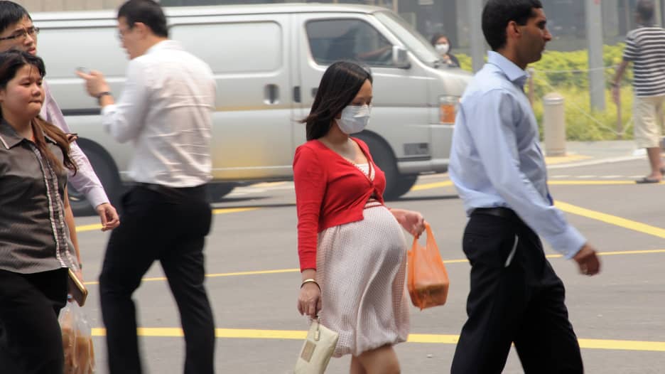 هل يؤثر الهواء الملوث الذي تتنفسه المرأة الحامل على الجنين؟