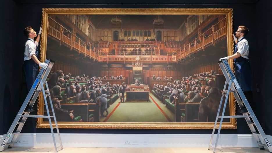 "قردة في البرلمان البريطاني".. لوحة تباع بـ12 مليون دولار