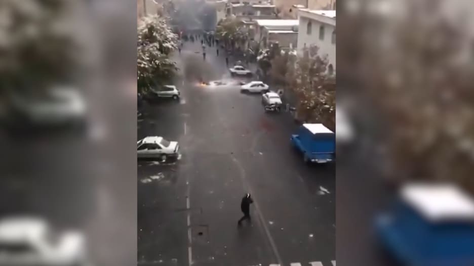 رغم التعتيم احتجاجات مستمرة في جميع أنحاء إيران