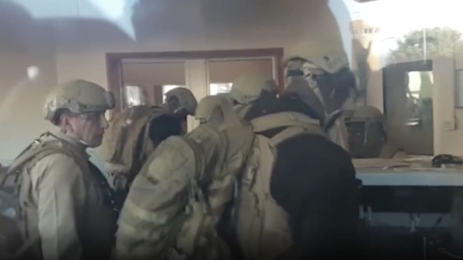 ردة فعل جنود المارينز عند محاولة اقتحام سفارة أمريكا ببغداد
