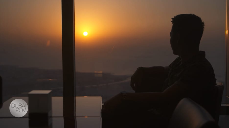 في قلب دبي..يمكنك رؤية غروب الشمس من أعلى نقطة في العالم