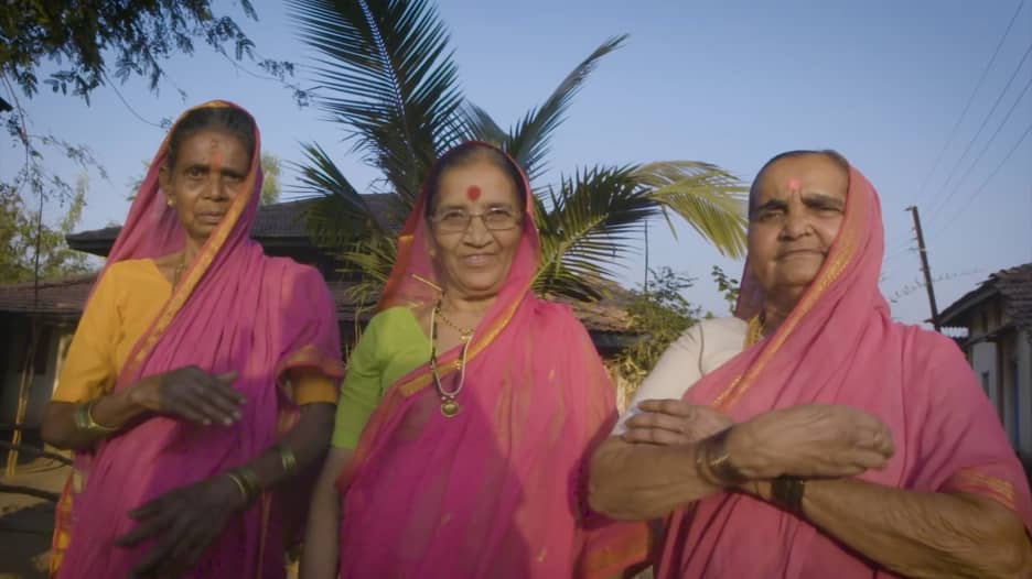 "سأتعلم طالما مازلت حية".. تعرفوا إلى مدرسة الجدات بالهند
