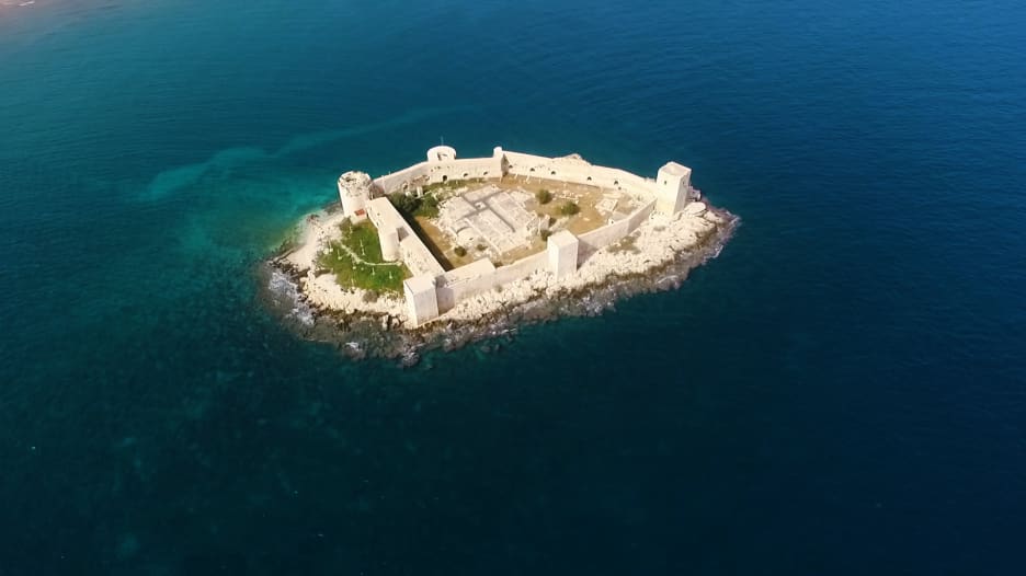 قلعة العذراء بتركيا.. ما الأسطورة الغامضة وراء بنائها؟