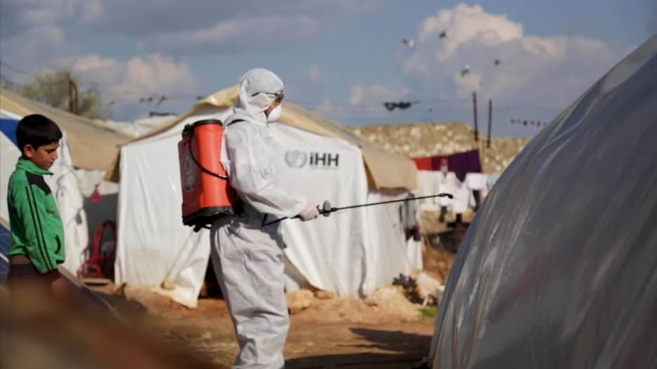 "تسونامي" تفشي فيروس كورونا في مخيمات اللاجئين بسوريا يثير مخاوف أطباء