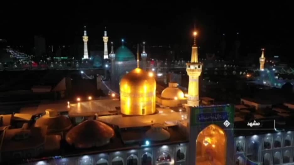 إيران تعيد فتح "الأماكن المقدسة" بعد شهرين من الإغلاق بسبب كورونا