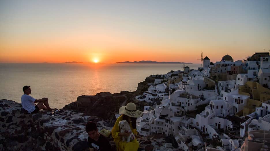بعد أن تم تصنيفها كواحدة من أكثر الوجهات السياحية أمانًا في العالم.. اليونان تستعد لبدء موسم السياحة الصيفية
