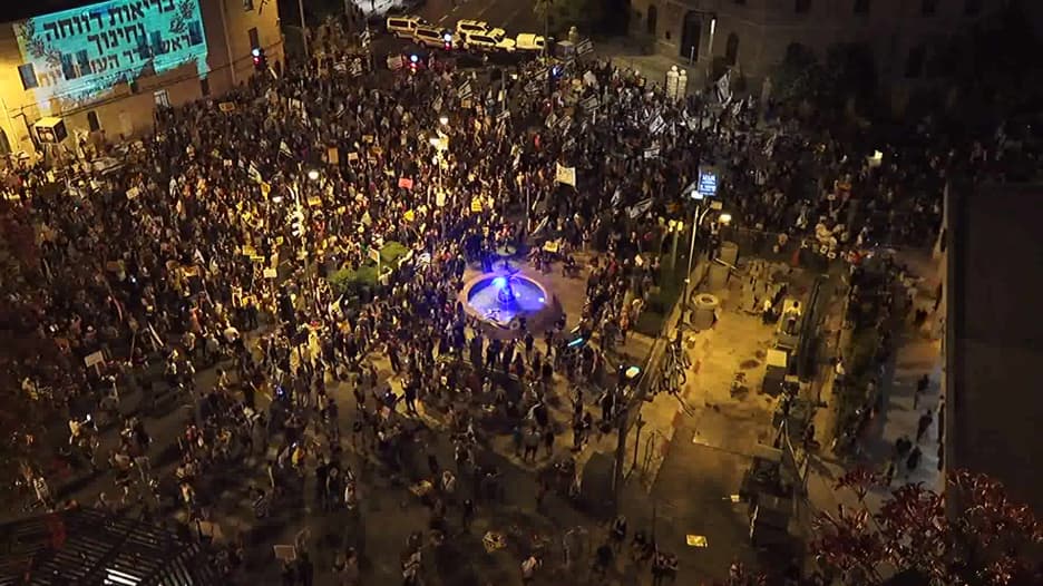 أكبر مظاهرة في القدس ضد نتنياهو بسبب قضايا الفساد وإدارته لأزمة كورونا