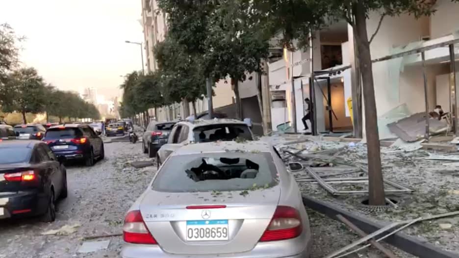 كاميرا CNN ترصد الدمار الذي خلفه انفجار ضخم هز بيروت