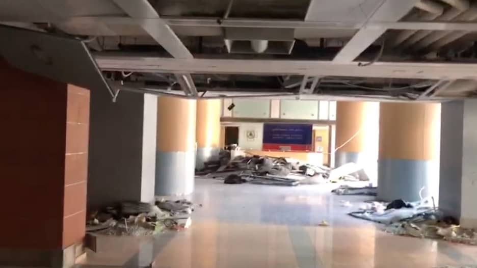 كاميرا CNN ترصد الدمار في مستشفى القديس جاورجيوس بعد انفجار مرفأ بيروت