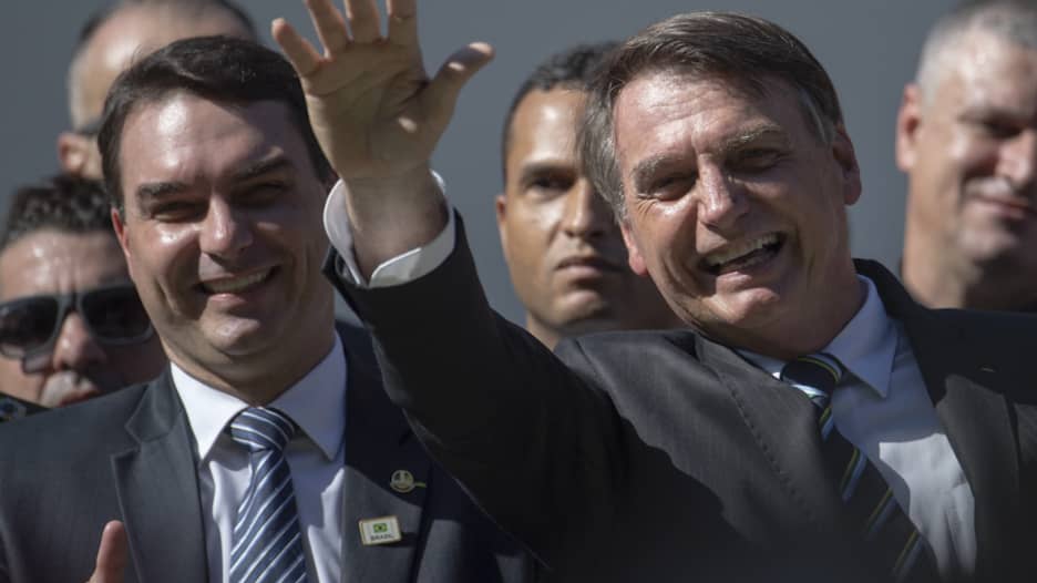إصابة ابن الرئيس البرازيلي بفيروس كورونا وإشارات إلى عدم تراجع الجائحة في البلاد
