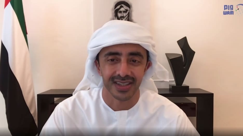 عبد الله بن زايد للفلسطينيين في الإمارات: أنتم في بلدكم الثاني وبين أهلكم