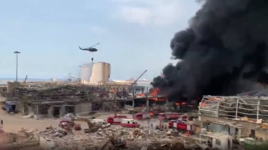 شاهد.. اللحظات الأولى بعد اندلاع حريق جديد في مرفأ بيروت