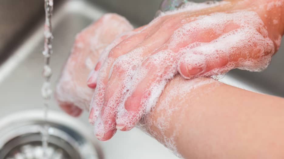 اليوم العالمي لغسل اليدين.. كيف تمنع هذه العملية انتشار فيروس كورونا؟