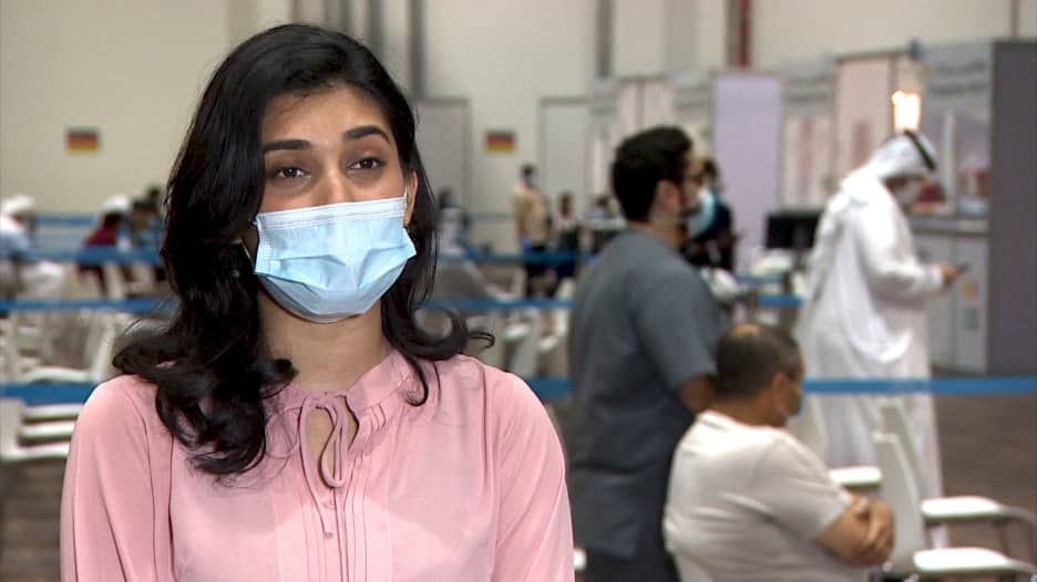 تجارب اللقاح الصيني في الإمارات.. CNN تتحدث مع بعض المتطوعين