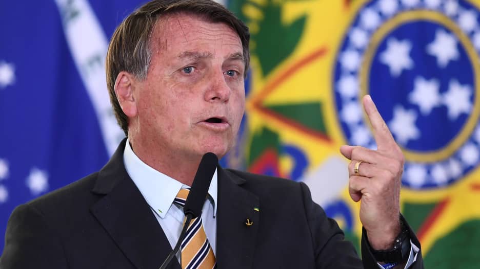 الرئيس البرازيلي: آسف على ضحايا فيروس كورونا لكننا سنموت جميعاً يوماً ما