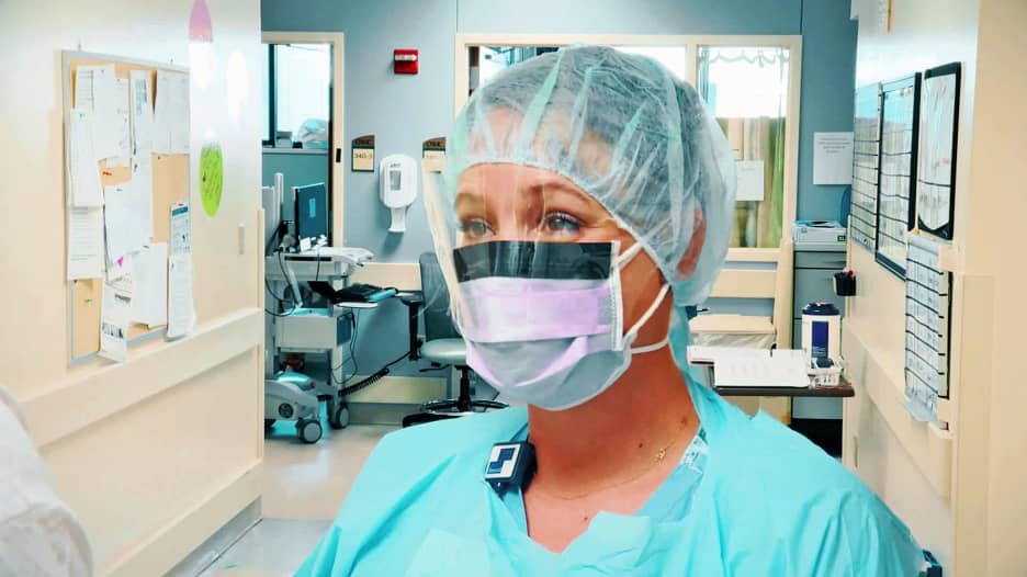 ممرضة عن وضع كورونا في أمريكا: نصلي ألا نعلن وفاة مريض آخر