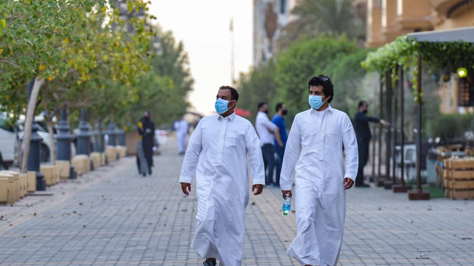 علمائها لديهم خبرة طويلة.. هل أبهرت السعودية العالم في مكافحة فيروس كورونا؟