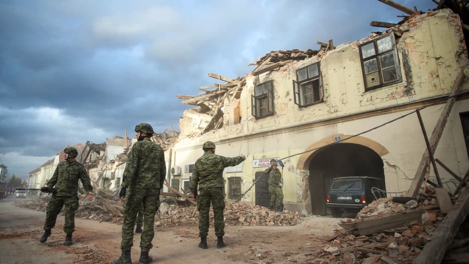 كرواتيا تشهد "أقوى الزلازل" هذا العام.. وعمليات الإنقاذ مستمرة