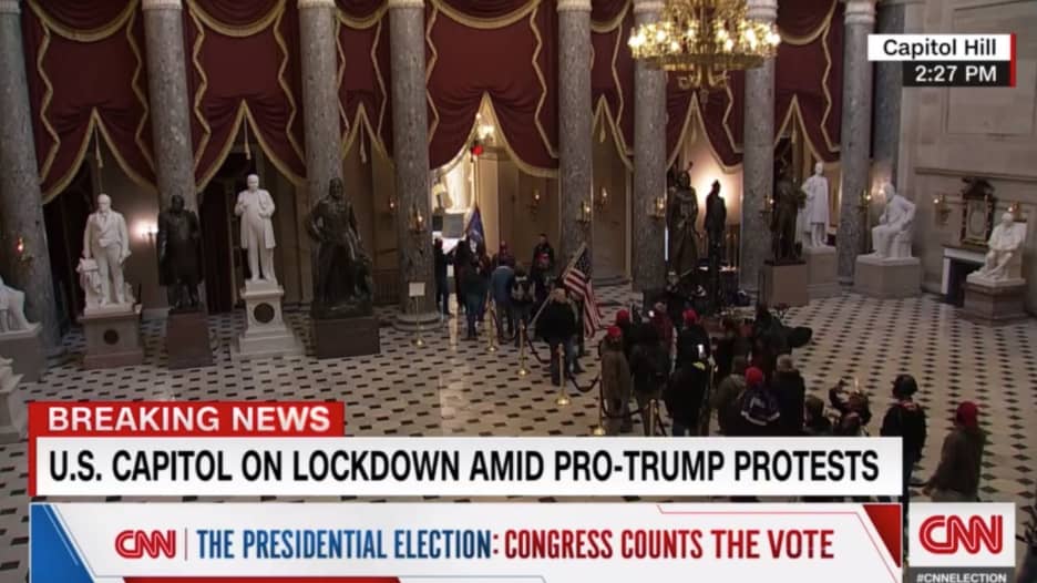 "محاولة انقلاب".. رد فعل مذيع CNN عندما شاهد أنصار ترامب يقتحمون مبنى الكونغرس