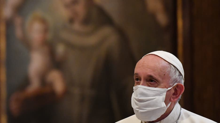 البابا يعلن أنه سيتلقى لقاح كورونا الأسبوع المقبل.. ويصف التطعيم بأنه "واجب أخلاقي"