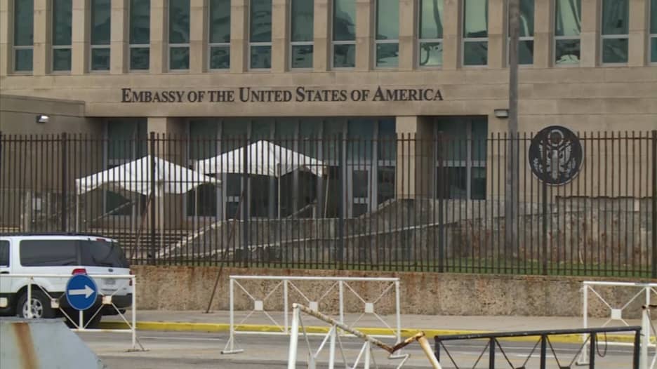 بعد الهجمات الصوتية الغامضة.. هل يعيد بايدن فتح السفارة الأمريكية في كوبا؟