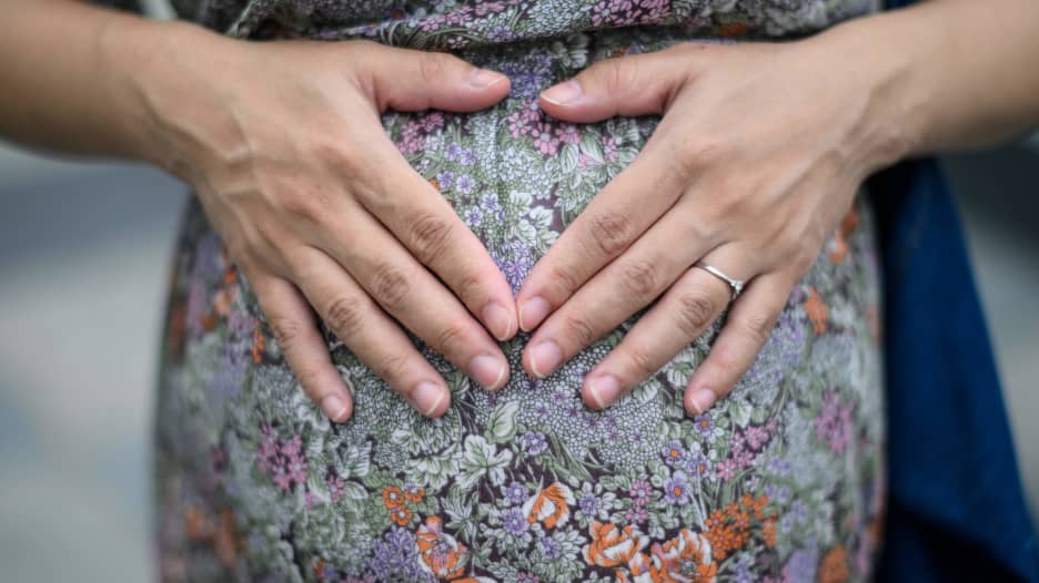 إصدار المزيد من البيانات حول تأثير لقاح كورونا على الحوامل.. إليك ما نعرفه حتى الآن