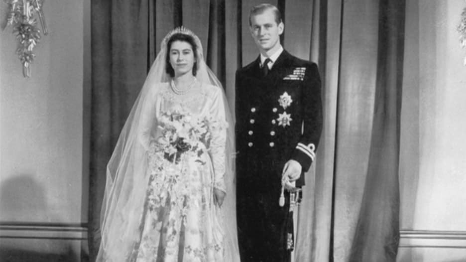 الملكة إليزابيث والأمير فيليب الراحل.. علاقة حب استمرت أكثر من 7 عقود