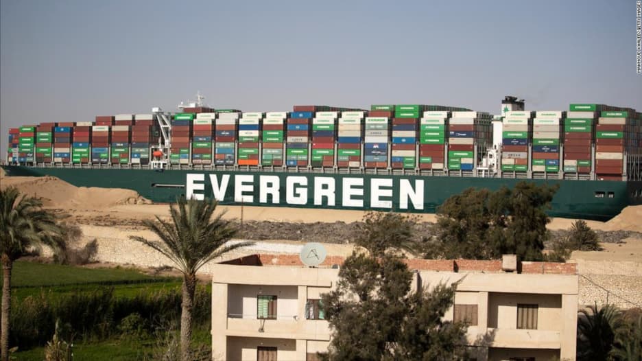 مصر تصادر سفينة "إيفير غيفن" وتطالب بتعويض 900 مليون دولار