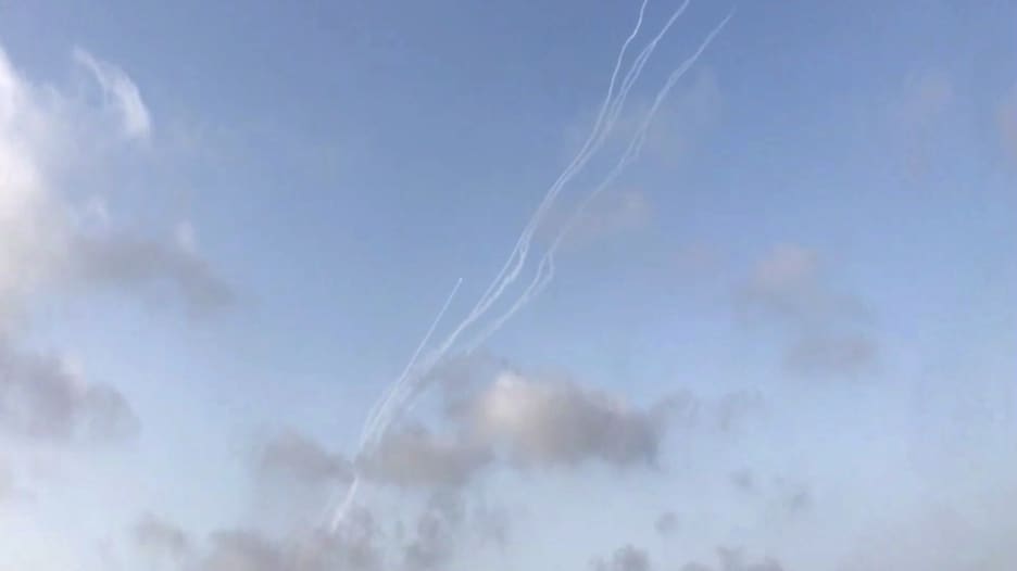 فيديو يُظهر إطلاق دفعة جديدة من الصواريخ من غزة باتجاه إسرائيل