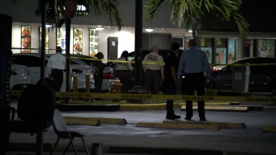 الشرطة الأمريكية: مقتل 2 وإصابة أكثر من 20 في إطلاق نار “موجّه”