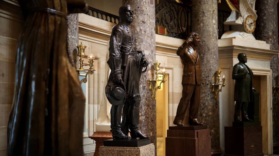 مجلس النواب الأمريكي يصوت لإزالة تماثيل أشخاص يرمزون للعبودية في الكابيتول