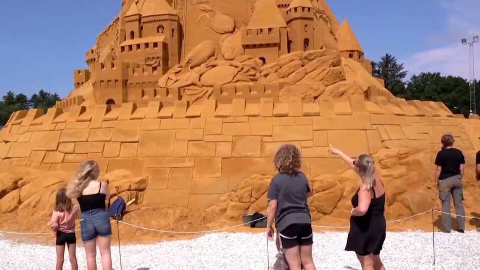 قلعة من الرمال في الدنمارك قد تكون الأطول في العالم