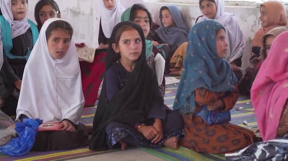 تعليم الفتيات في أفغانستان يواجه مستقبلًا غامضًا في ظل حكم طالبان