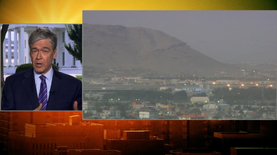 ما موقف البيت الأبيض من الانفجار خارج مطار كابول؟.. مراسل CNN يوضّح