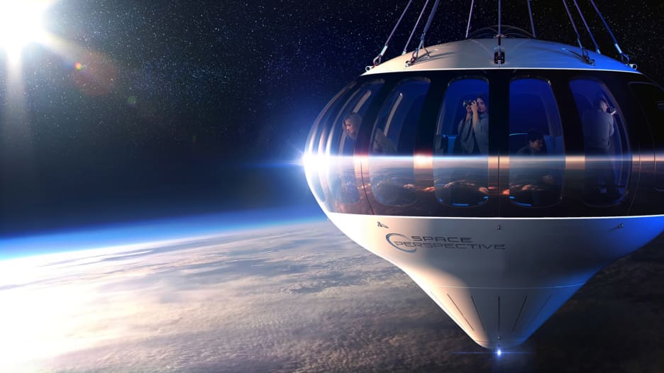 هذا البالون بطول ملعب كرة قدم سيأخذك إلى حافة الفضاء.. لو كنت تملك 125 ألف دولار فائضًا عن حاجتك