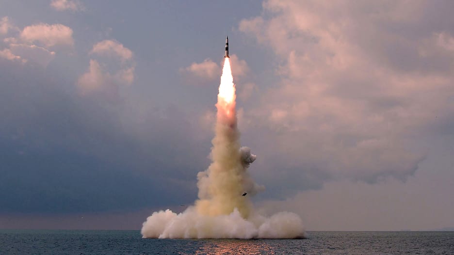 "أسطولها متقادم".. كوريا الشمالية تختبر صاروخًا باليستيًا من غواصة 