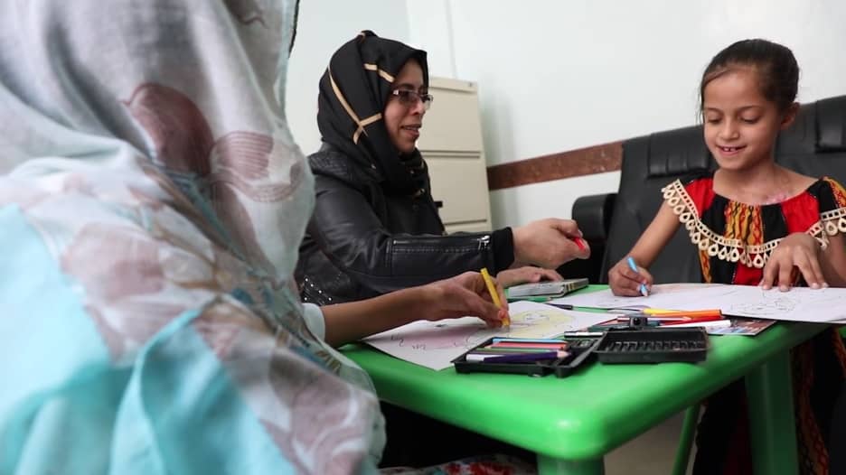 تأثرت بالعنف والوضع الاقتصادي.. أخصائية توضح جهود الدعم النفسي للأطفال والبالغين في اليمن