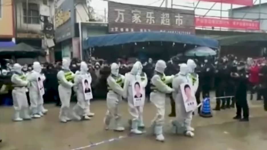 شاهد.. السلطات الصينية تقم "بتشهير علني" ضد 4 أشخاص في الشوارع بسبب كورونا