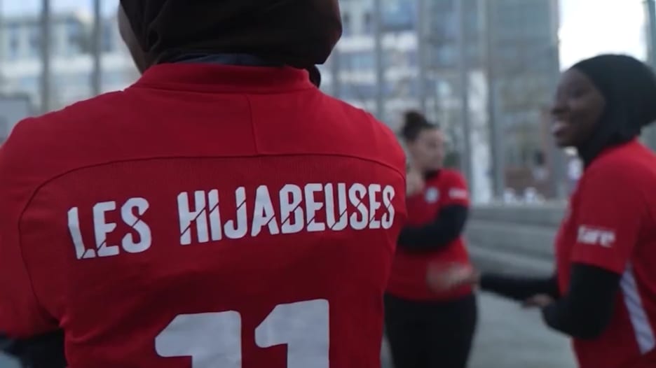 اليوم العالمي للحجاب.. فريق كرة قدم نسائي بفرنسا يحارب حظره في الرياضة