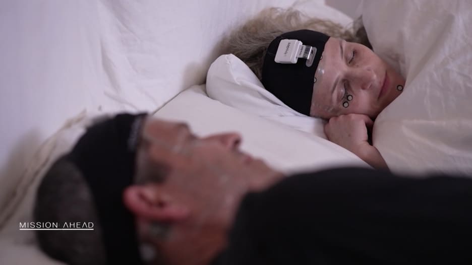 النوم "منجم ذهب لفهم صحتنا".. كيف تستخدم التكنولوجيا للنوم بشكل أفضل؟