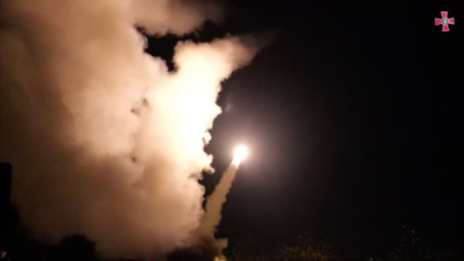 شاهد.. الجيش الأوكراني يقصف بصواريخ أمريكية متطورة مواقع للجيش الروسي