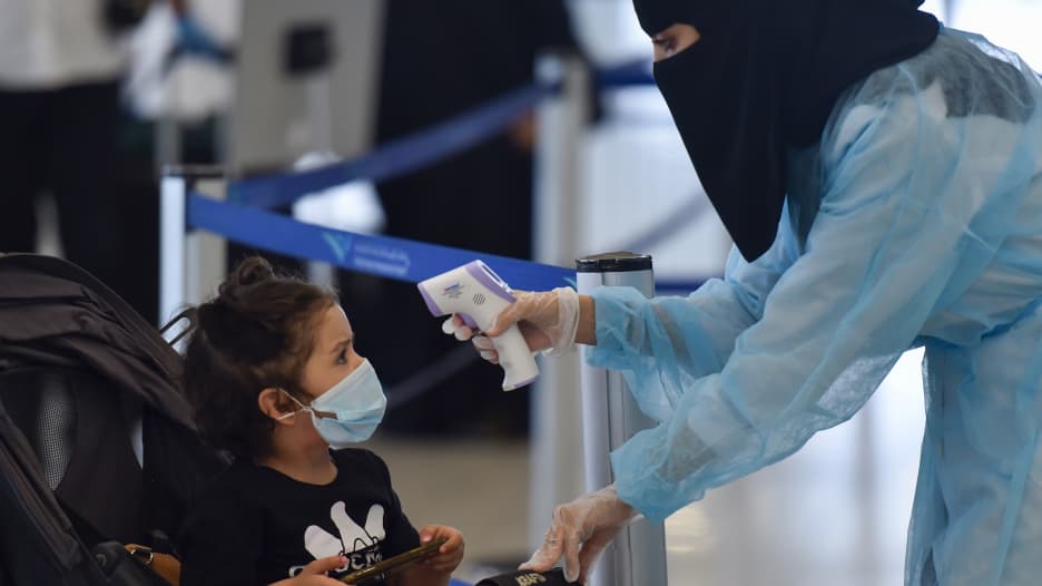 الأولى من نوعها في الشرق الأوسط.. دراسة أجريت في دبي تكشف لغزًا حول مضاعفات فيروس كورونا لدى الأطفال 