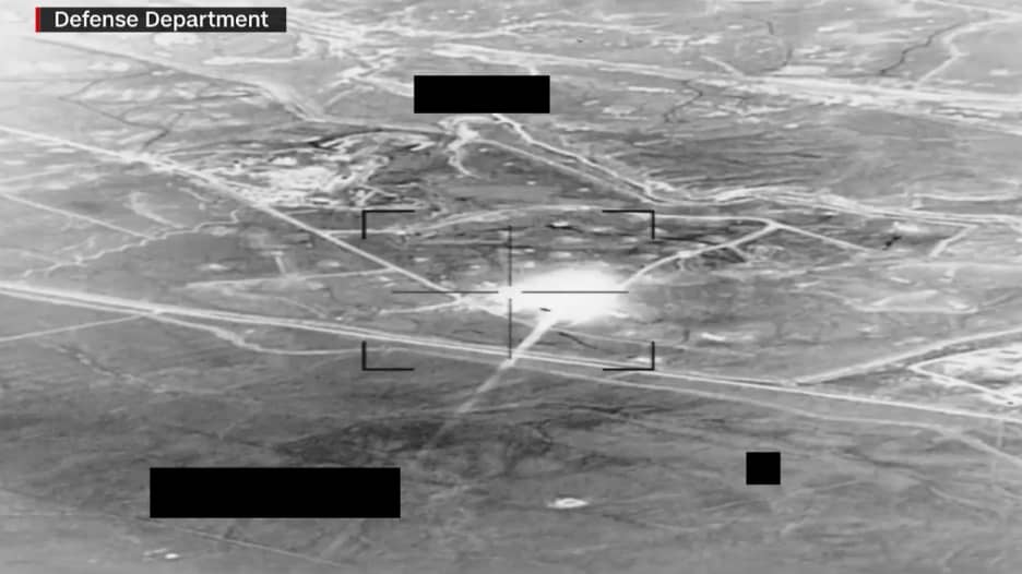 لقطات من الأقمار الصناعية تُظهر قيام الولايات المتحدة بشن غارات جوية انتقامية في سوريا
