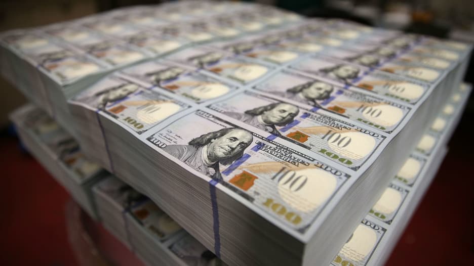 وزير الخزانة الأمريكي الأسبق ينصح بـ"الاحتفاظ بالأصول" في ظل رفع أسعار الفائدة